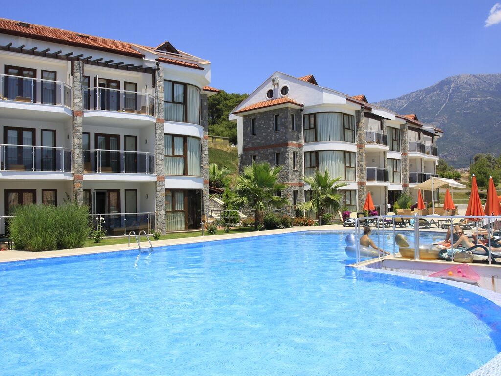 Golden Life Heights Delux Suit Hotel