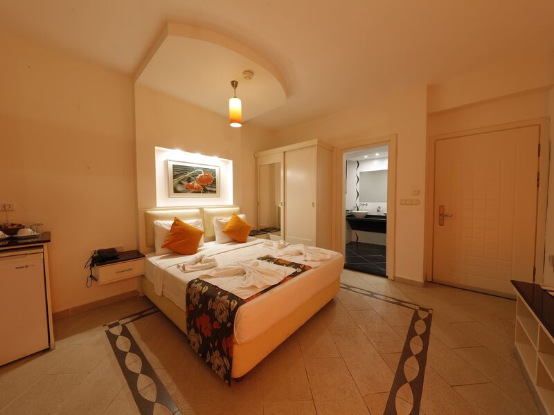 Golden Life Heights Delux Suit Hotel