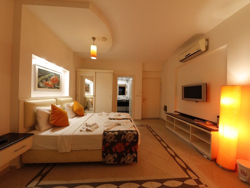 Golden Life Heights Delux Suit Hotel