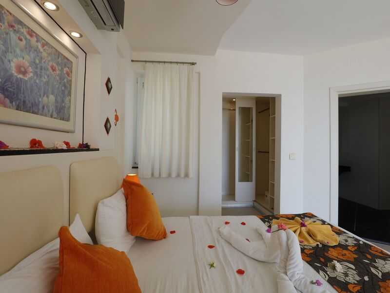 Golden Life Heights Delux Suit Hotel
