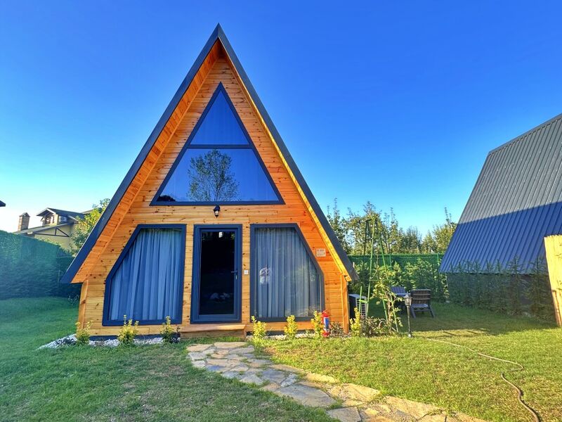 Teona Jakuzli Bungalov