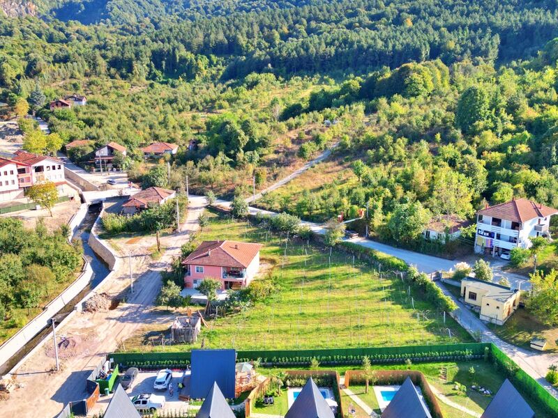Teona Jakuzli Bungalov
