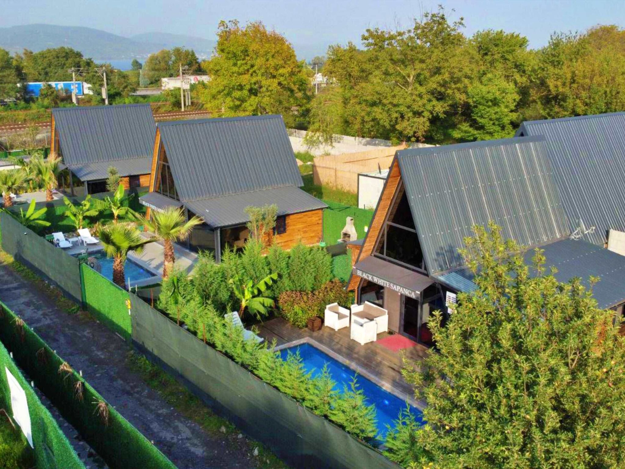 Sapanca Siyah Beyaz Bungalov