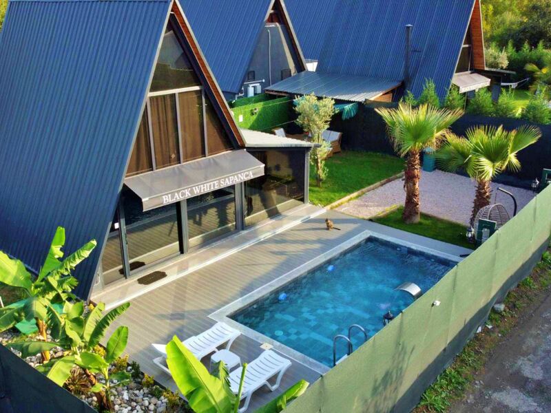 Sapanca Siyah Beyaz Bungalov